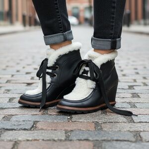 Fabianelli black leather wedges ankle boots woman’s size 7.5 (b13)